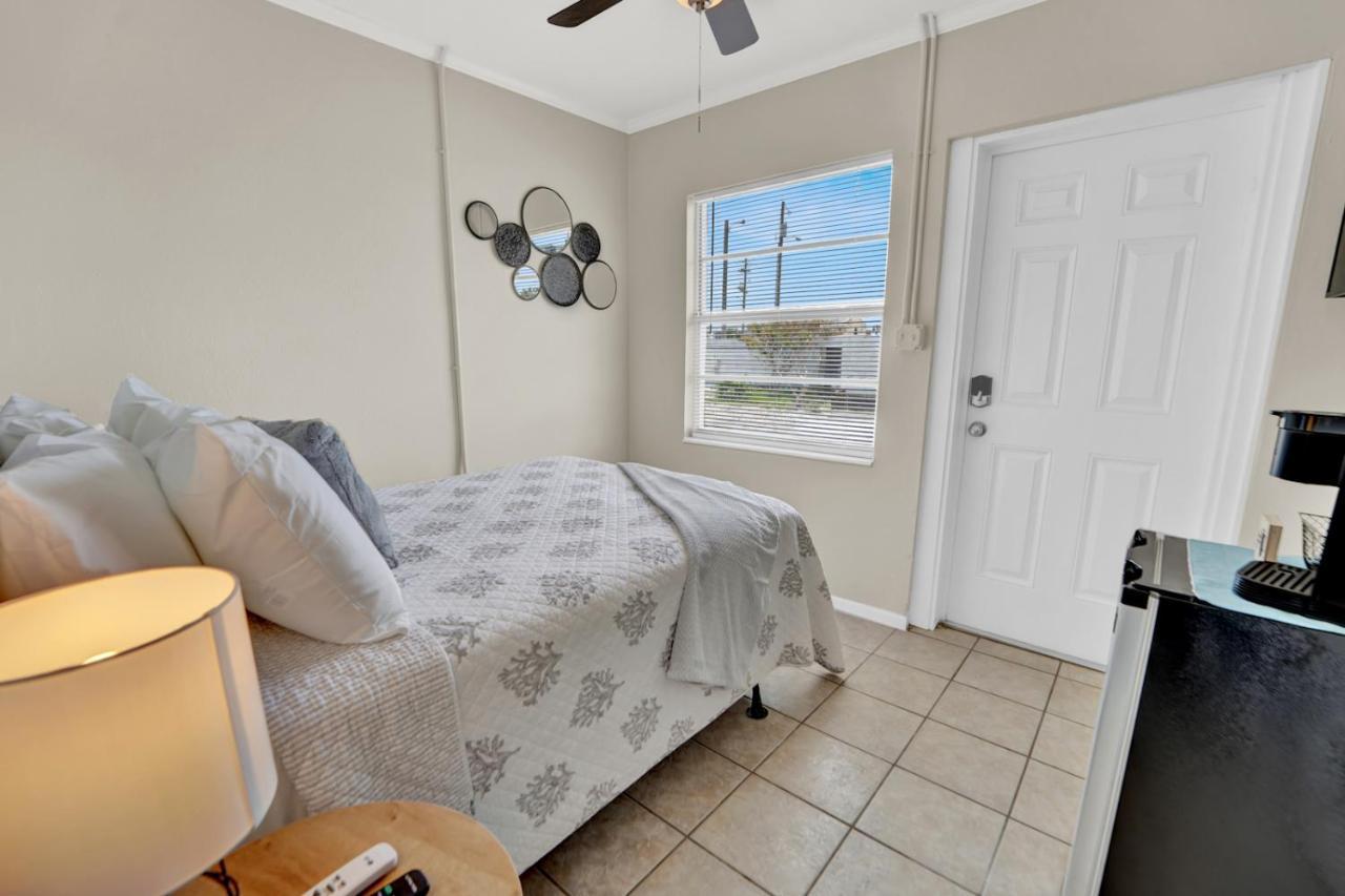 Sea Foam Suites Lower Grand Lagoon Exterior foto