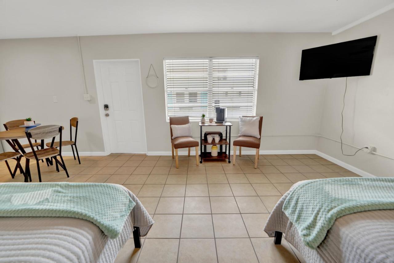 Sea Foam Suites Lower Grand Lagoon Exterior foto